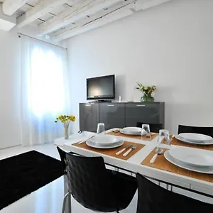 https://venetian-apartments.hotelinveneto.com